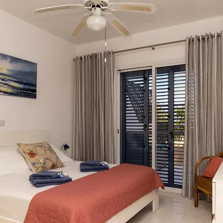 Apartament 105 Kings Palace - Fabulous 2 Bed, 2 Bath, Large Patio With Garden - Sea Views *