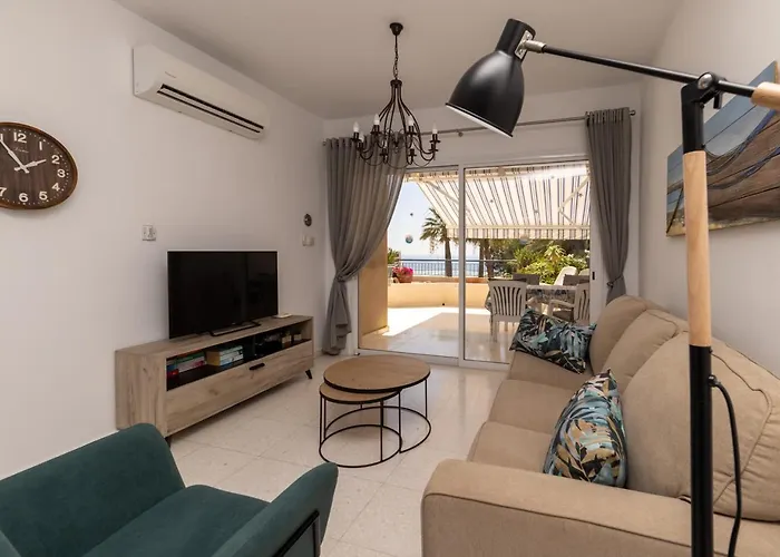 شقة 105 Kings Palace - Fabulous 2 Bed, 2 Bath, Large Patio With Garden - Sea Views بافوس