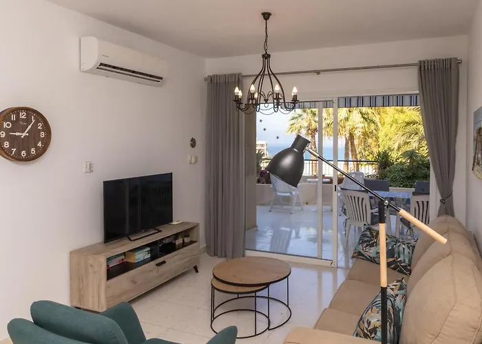105 Kings Palace - Fabulous 2 Bed, 2 Bath, Large Patio With Garden - Sea Views * بافوس