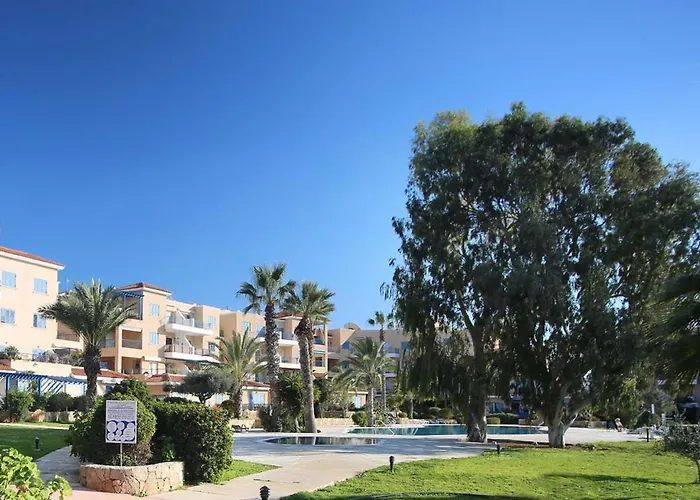 105 Kings Palace - Fabulous 2 Bed, 2 Bath, Large Patio With Garden - Sea Views * بافوس