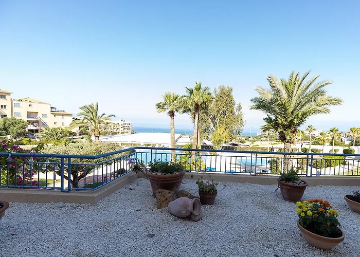 105 Kings Palace - Fabulous 2 Bed, 2 Bath, Large Patio With Garden - Sea Views *