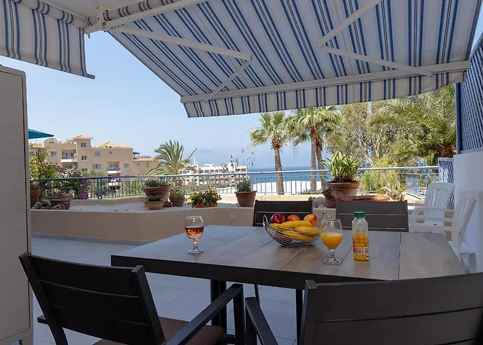 شقة 105 Kings Palace - Fabulous 2 Bed, 2 Bath, Large Patio With Garden - Sea Views بافوس