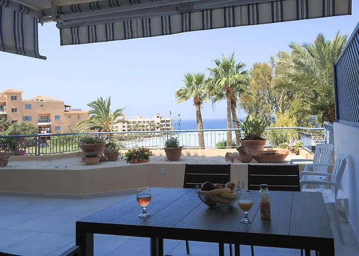 105 Kings Palace - Fabulous 2 Bed, 2 Bath, Large Patio With Garden - Sea Views بافوس