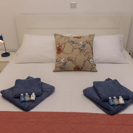 105 Kings Palace - Fabulous 2 Bed, 2 Bath, Large Patio With Garden - Sea Views Paphos