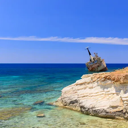 105 Kings Palace - Fabulous 2 Bed, 2 Bath, Large Patio With Garden - Sea Views * Paphos