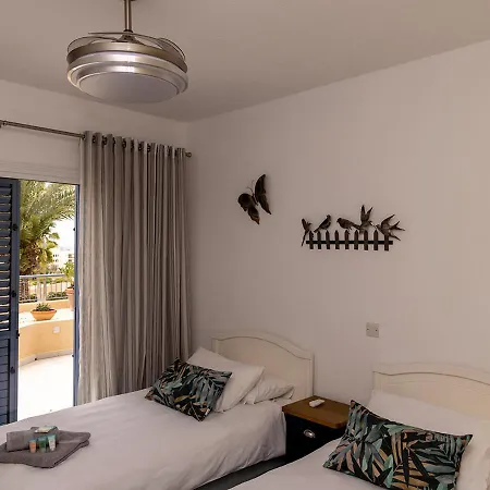 105 Kings Palace - Fabulous 2 Bed, 2 Bath, Large Patio With Garden - Sea Views *