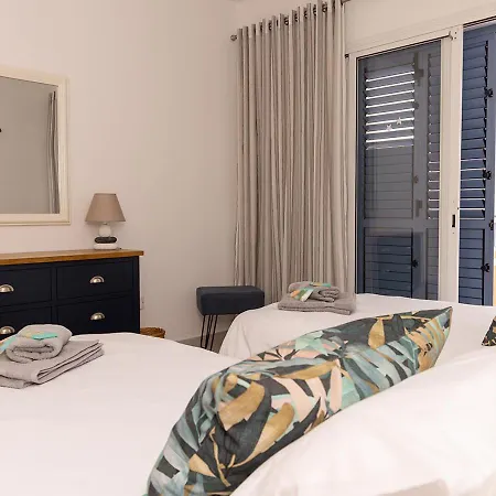 105 Kings Palace - Fabulous 2 Bed, 2 Bath, Large Patio With Garden - Sea Views * بافوس