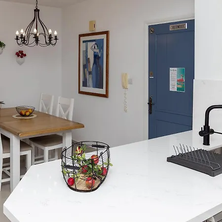 105 Kings Palace - Fabulous 2 Bed, 2 Bath, Large Patio With Garden - Sea Views Paphos