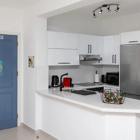 105 Kings Palace - Fabulous 2 Bed, 2 Bath, Large Patio With Garden - Sea Views * Paphos