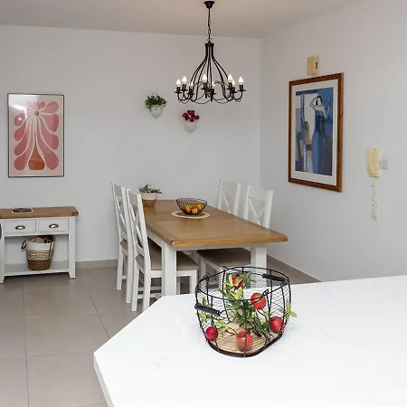 105 Kings Palace - Fabulous 2 Bed, 2 Bath, Large Patio With Garden - Sea Views *