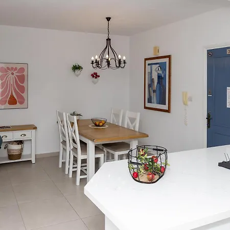 Apartamento 105 Kings Palace - Fabulous 2 Bed, 2 Bath, Large Patio With Garden - Sea Views Paphos