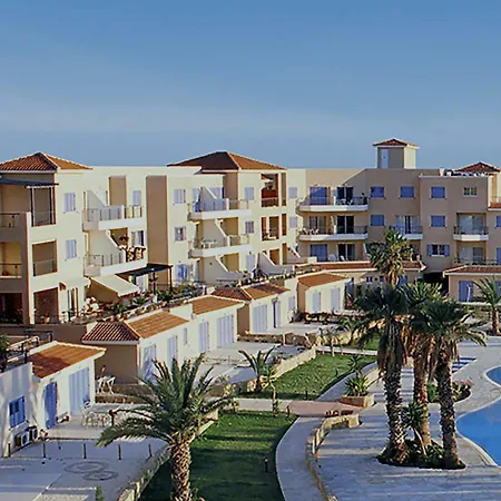 105 Kings Palace - Fabulous 2 Bed, 2 Bath, Large Patio With Garden - Sea Views Paphos