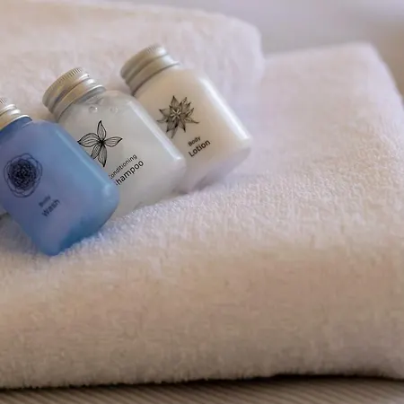 105 Kings Palace - Fabulous 2 Bed, 2 Bath, Large Patio With Garden - Sea Views Apartman Paphos