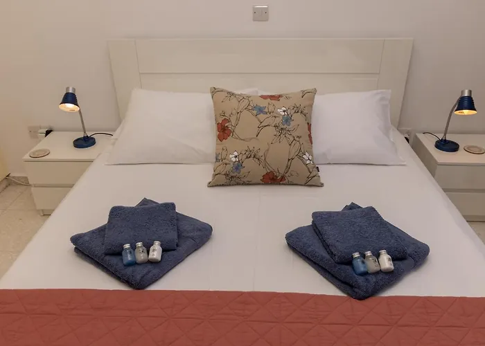 105 Kings Palace - Fabulous 2 Bed, 2 Bath, Large Patio With Garden - Sea Views Paphos