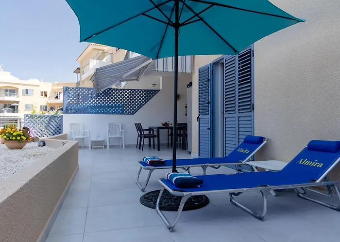 105 Kings Palace - Fabulous 2 Bed, 2 Bath, Large Patio With Garden - Sea Views Apartmán Paphos