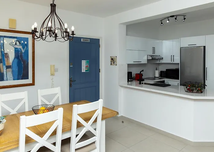 105 Kings Palace - Fabulous 2 Bed, 2 Bath, Large Patio With Garden - Sea Views *