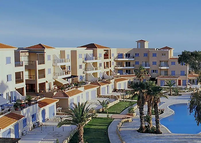 105 Kings Palace - Fabulous 2 Bed, 2 Bath, Large Patio With Garden - Sea Views Paphos