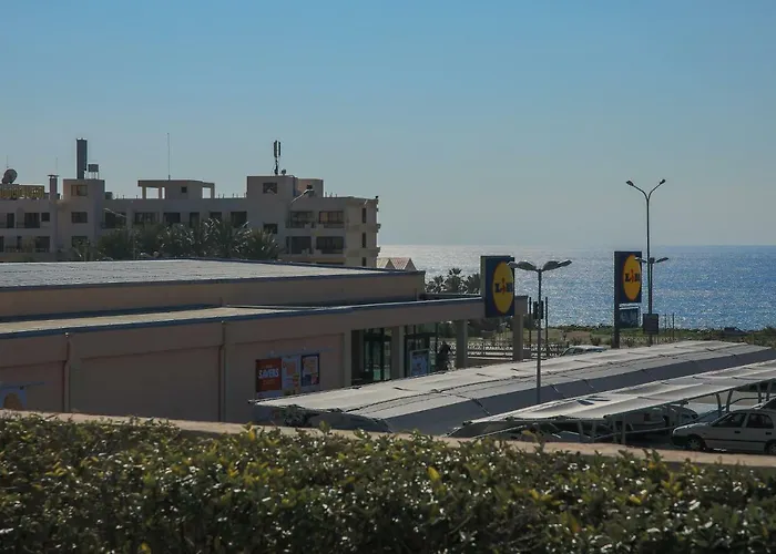 Apartmán 105 Kings Palace - Fabulous 2 Bed, 2 Bath, Large Patio With Garden - Sea Views Paphos