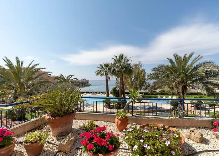 105 Kings Palace - Fabulous 2 Bed, 2 Bath, Large Patio With Garden - Sea Views * Pafos