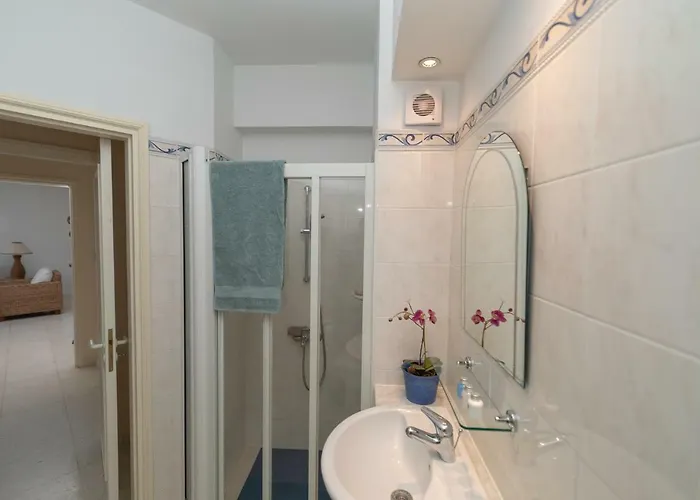 105 Kings Palace - Fabulous 2 Bed, 2 Bath, Large Patio With Garden - Sea Views Apartamento Paphos