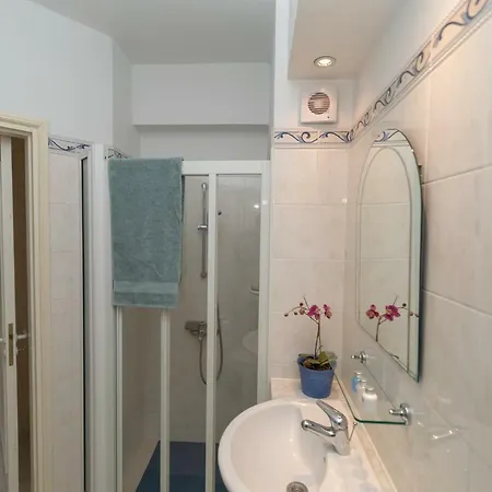105 Kings Palace - Fabulous 2 Bed, 2 Bath, Large Patio With Garden - Sea Views 아파트 파포스