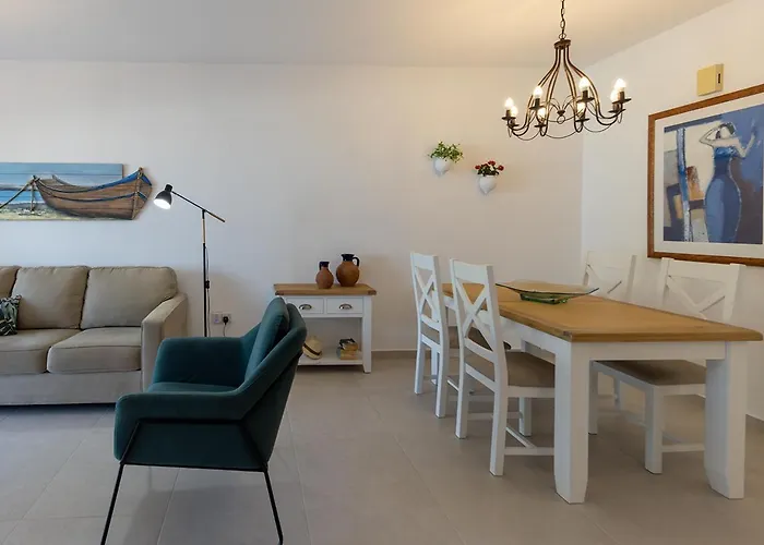 105 Kings Palace - Fabulous 2 Bed, 2 Bath, Large Patio With Garden - Sea Views *