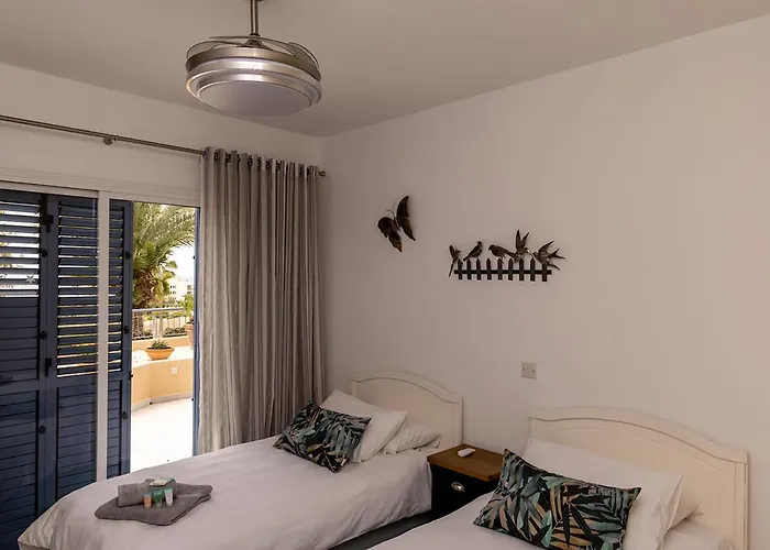 105 Kings Palace - Fabulous 2 Bed, 2 Bath, Large Patio With Garden - Sea Views *