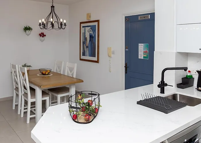 105 Kings Palace - Fabulous 2 Bed, 2 Bath, Large Patio With Garden - Sea Views パ フォス