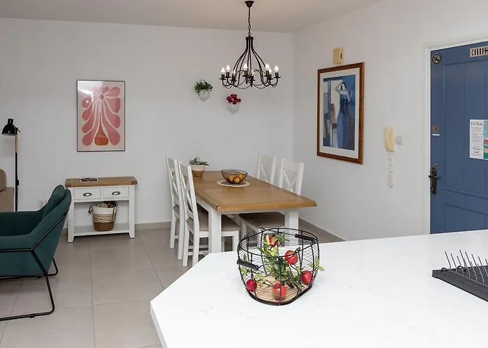 105 Kings Palace - Fabulous 2 Bed, 2 Bath, Large Patio With Garden - Sea Views *