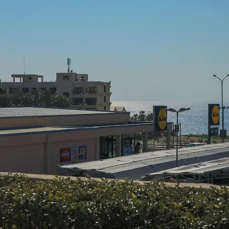 Apartamento 105 Kings Palace - Fabulous 2 Bed, 2 Bath, Large Patio With Garden - Sea Views Paphos