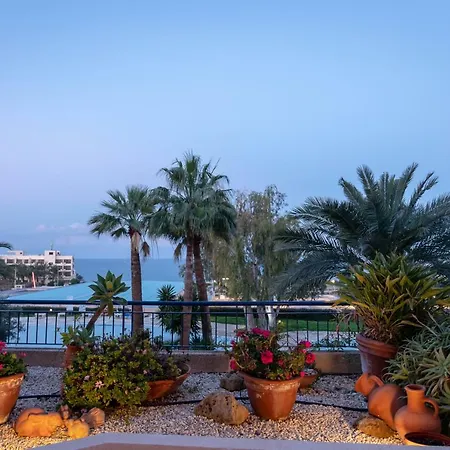 Apartmán 105 Kings Palace - Fabulous 2 Bed, 2 Bath, Large Patio With Garden - Sea Views Paphos